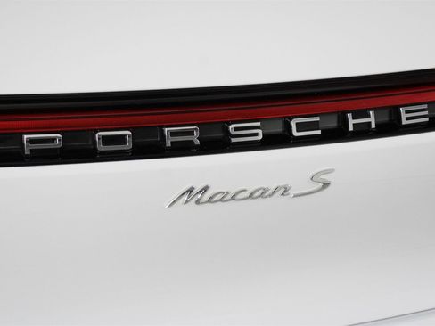 Certified 2025 Porsche Macan S image 22