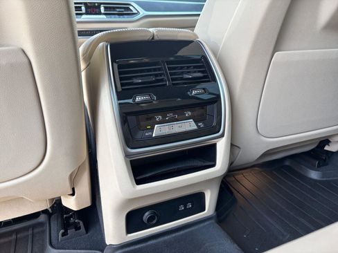 Used 2022 BMW X7 xDrive40i w/ M Sport Package AWD/4WD image 40