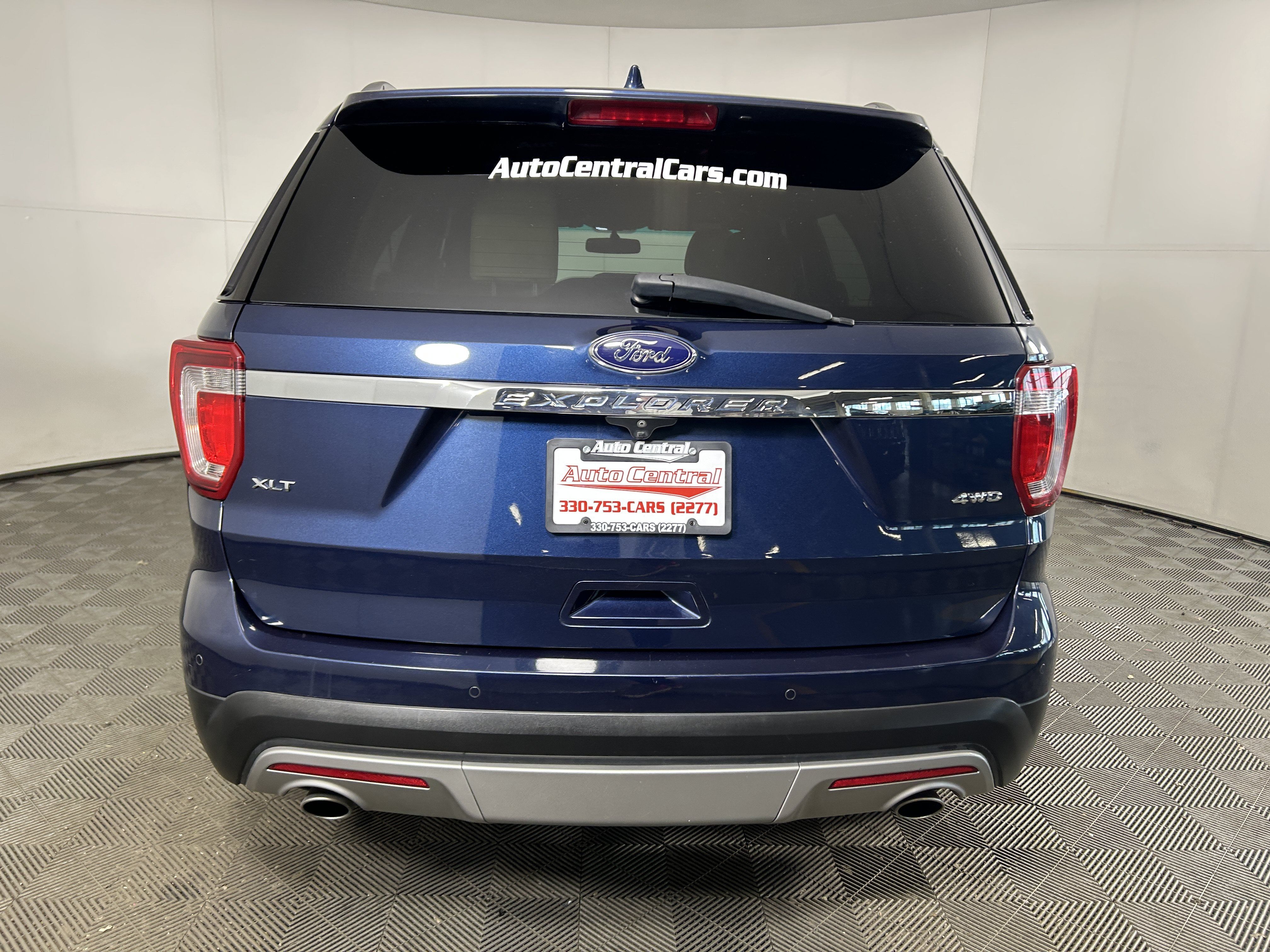 Used 2017 Ford Explorer XLT w/ Equipment Group 201A AWD/4WD image 8