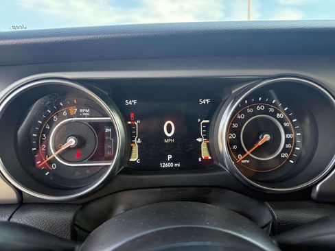 Used 2023 Jeep Gladiator Sport image 15