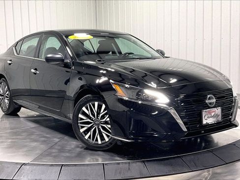 Used 2025 Nissan Altima 2.5 SV image 3