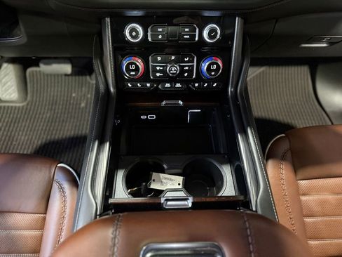 Used 2023 GMC Yukon Denali Ultimate AWD/4WD image 17