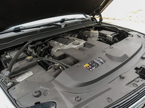 Used 2017 Cadillac Escalade ESV Luxury image 54