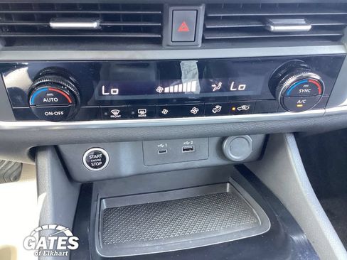 Used 2023 Nissan Rogue SV AWD/4WD image 22