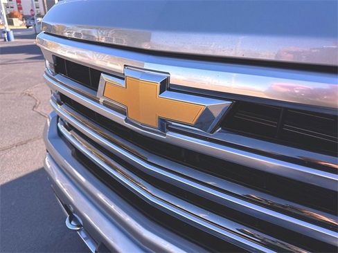 Used 2024 Chevrolet Silverado 1500 High Country w/ Technology Package image 32