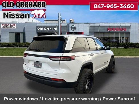 Used 2023 Jeep Grand Cherokee Altitude image 7