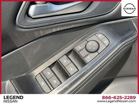 Used 2024 Nissan Rogue SV AWD/4WD image 15