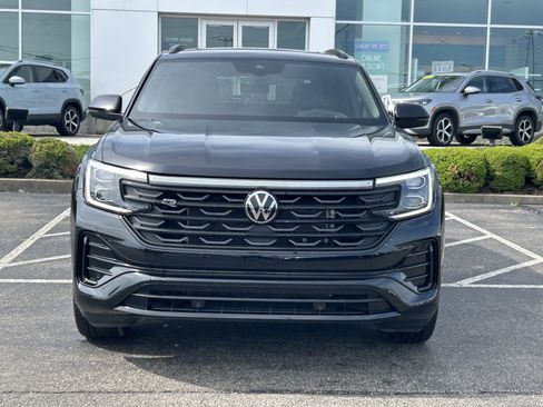 Used 2025 Volkswagen Atlas Cross Sport SEL R-Line image 2