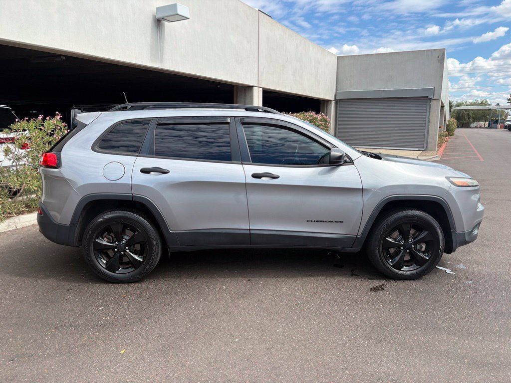 Used 2017 Jeep Cherokee Sport AWD/4WD image 4