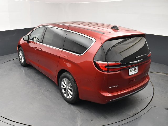 New 2026 Chrysler Pacifica Select AWD/4WD image 16