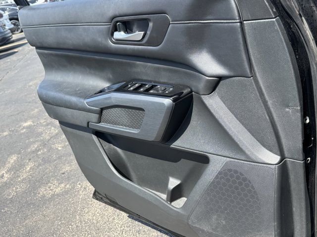 Used 2024 Nissan Pathfinder SL AWD/4WD image 14