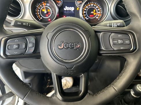 Used 2023 Jeep Gladiator Sport image 15