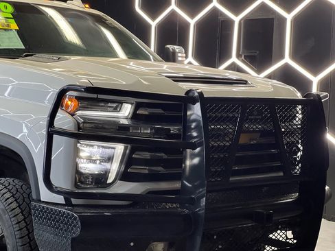 Used 2020 Chevrolet Silverado 3500 High Country w/ Technology Package AWD/4WD image 3