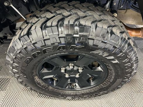 Used 2020 Jeep Gladiator Overland image 37