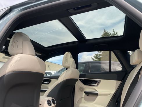 Used 2025 Mercedes-Benz GLC 300 4MATIC image 26