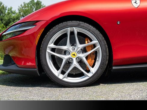 Used 2024 Ferrari Roma Spider RWD image 10