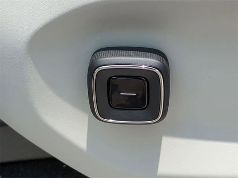 New 2025 Volvo EX90 Plus image 16