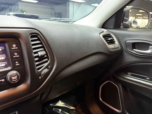 Used 2018 Jeep Compass Sport FWD image 27