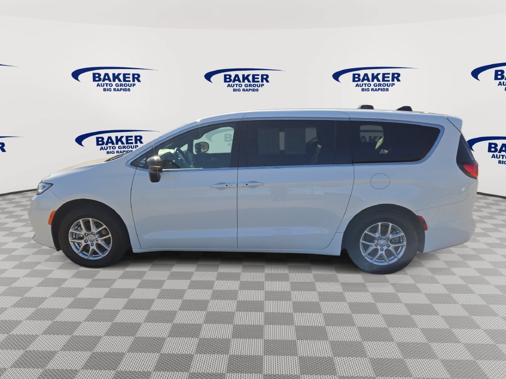 Used 2026 Chrysler Pacifica Select FWD image 7