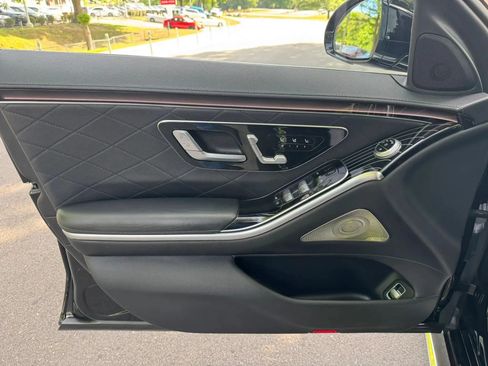 Used 2021 Mercedes-Benz S 580 4MATIC Sedan w/ AMG Line image 18