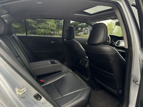 Used 2017 Honda Accord Touring image 17
