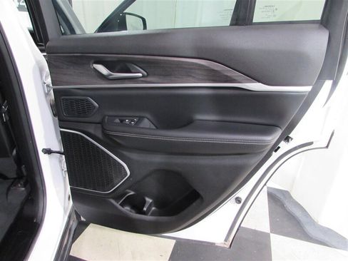 Used 2023 Jeep Grand Cherokee 4WD 4xe image 59