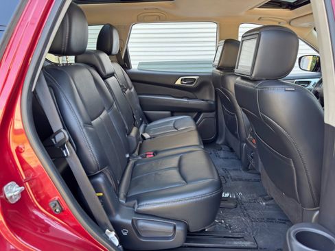 Used 2017 Nissan Pathfinder Platinum w/ Family Entertainment Package AWD/4WD image 43