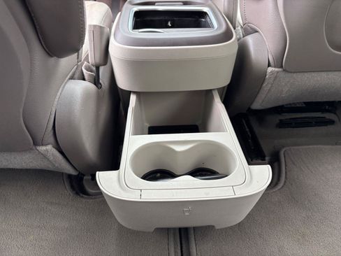 Used 2018 Chrysler Pacifica Touring-L Plus w/ Advanced Safetytec Group FWD image 43
