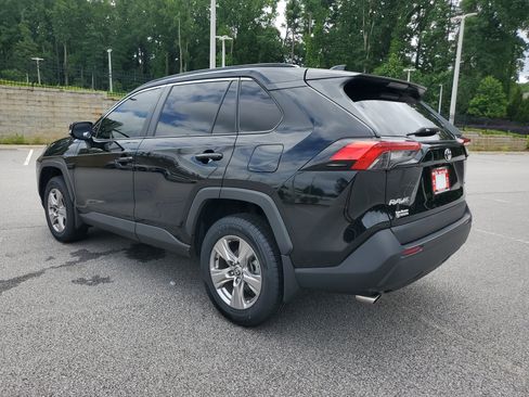 Used 2023 Toyota RAV4 XLE w/ Convenience Package FWD image 4