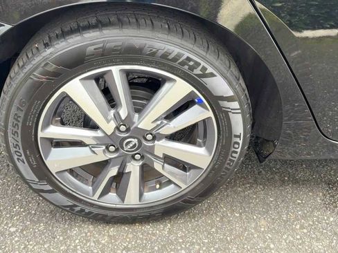 Used 2023 Nissan Versa SV image 6