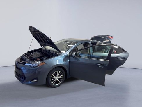Used 2018 Toyota Corolla LE w/ LE Premium Package w/Moonroof FWD image 9