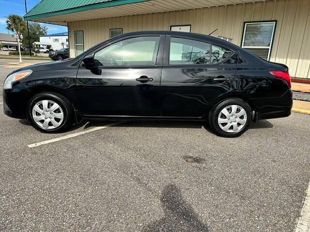 Used 2016 Nissan Versa S FWD image 3