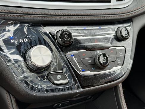 New 2026 Chrysler Pacifica Pinnacle image 24