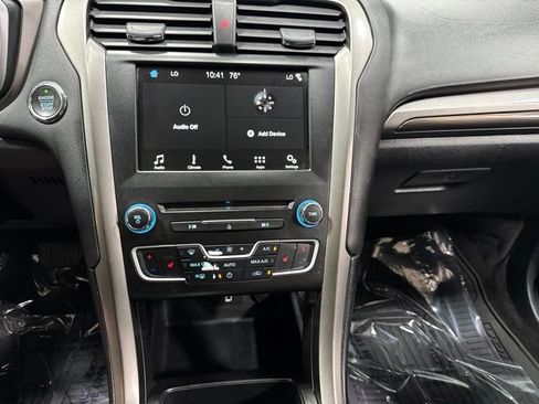 Used 2017 Ford Fusion SE w/ Fusion SE Technology Package AWD/4WD image 18