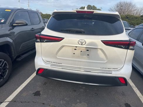 Used 2023 Toyota Highlander Limited image 18