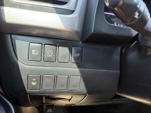 Used 2019 Toyota Highlander XLE AWD/4WD image 33