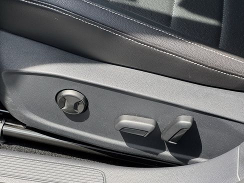 Certified 2023 Volkswagen Jetta SE w/ Panoramic Sunroof Package FWD image 18