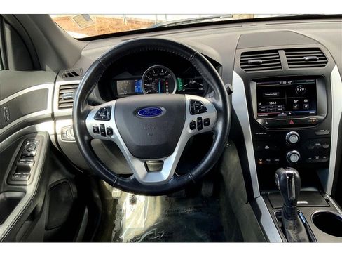 Used 2013 Ford Explorer XLT image 5