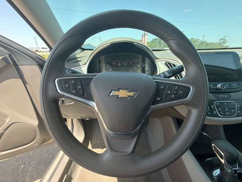 Used 2022 Chevrolet Malibu LT FWD image 25