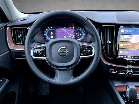 Used 2024 Volvo XC60 B5 Plus w/ Protection Package Premier image 8