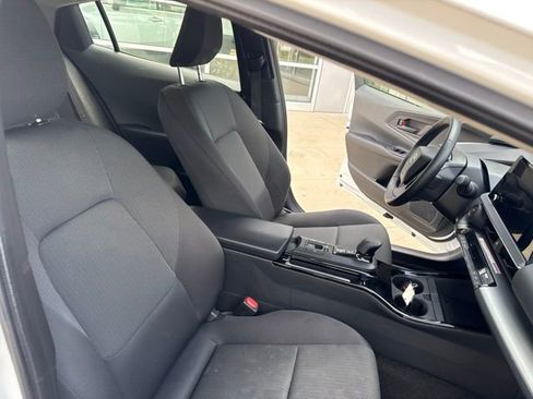 Used 2025 Toyota Prius LE FWD image 34