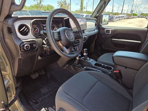 Used 2025 Jeep Wrangler Sport AWD/4WD image 19