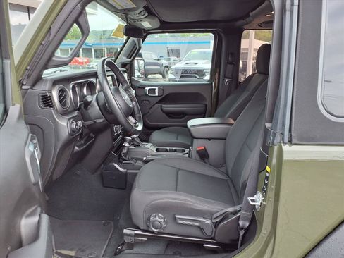 Used 2022 Jeep Wrangler Sport AWD/4WD image 11