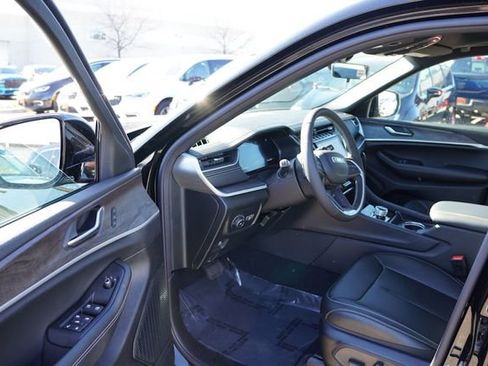 New 2025 Jeep Grand Cherokee Limited image 10