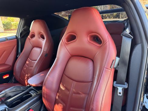 Used 2024 Nissan GT-R Premium w/ Premium Interior Package image 39