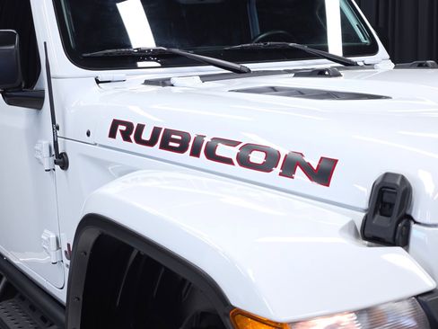 Used 2023 Jeep Gladiator Rubicon w/ Cold Weather Group image 6