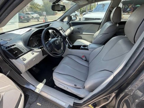 Used 2013 Toyota Venza LE FWD image 12