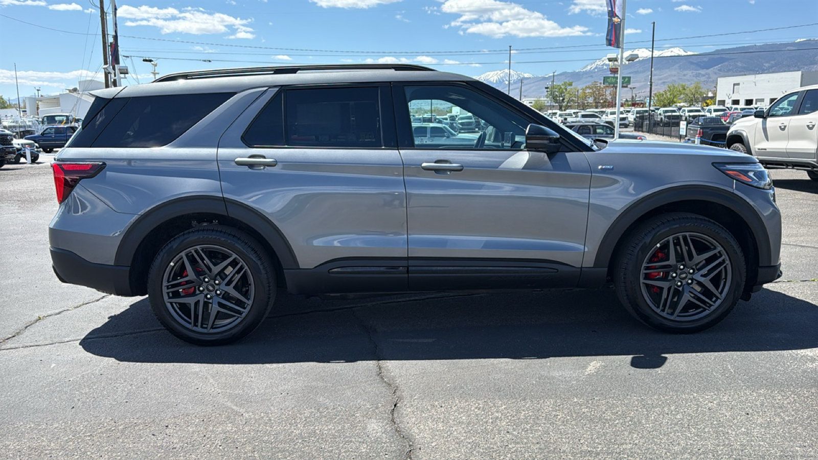 Used 2025 Ford Explorer ST-Line w/ ST-Line Street Pack AWD/4WD image 4