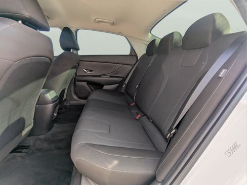 Used 2024 Hyundai Elantra SE FWD image 19