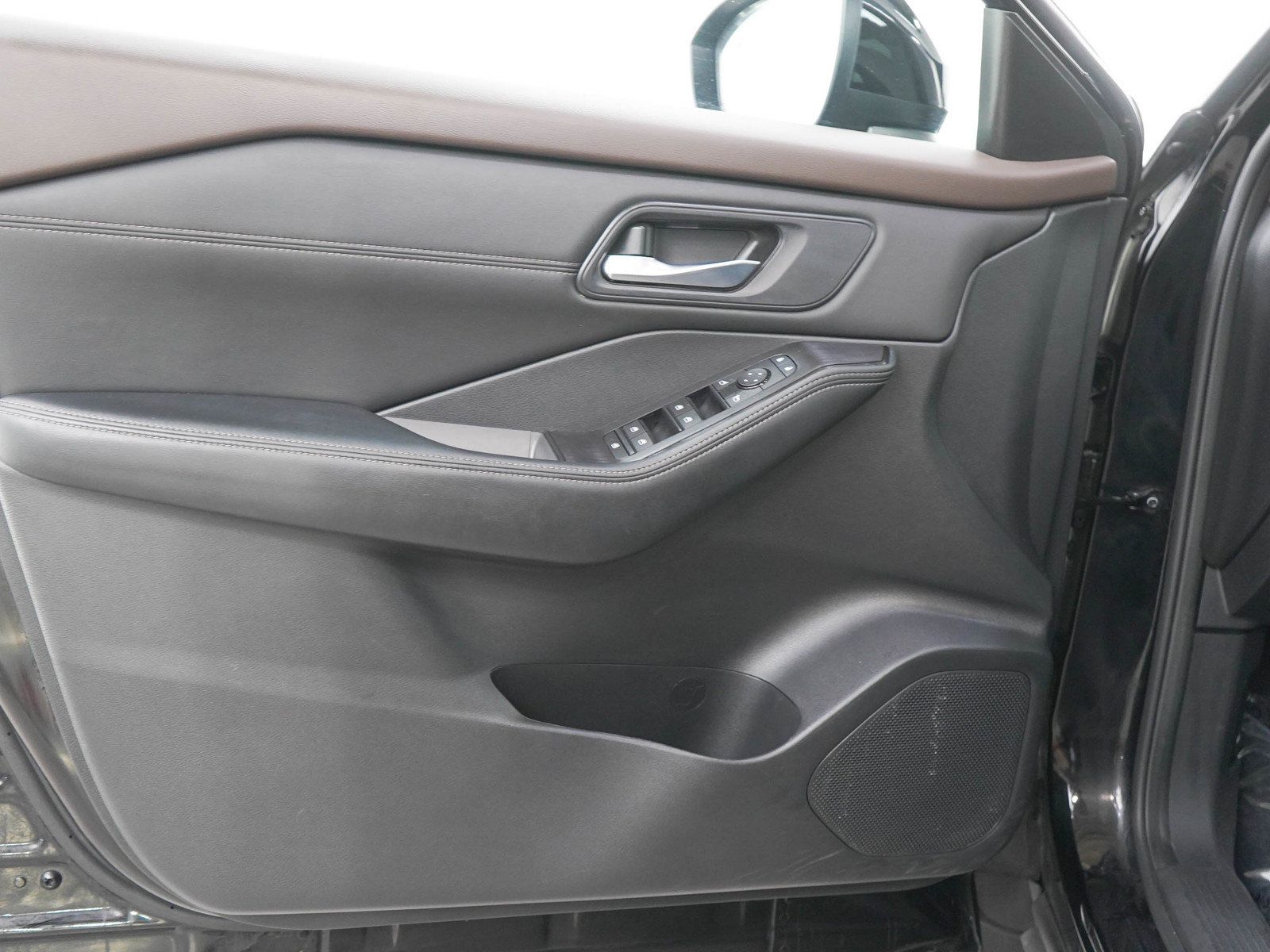 Used 2023 Nissan Rogue SV w/ SV Premium B Package AWD/4WD image 19